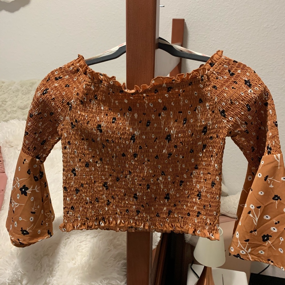 Women’s cropped ruffled top